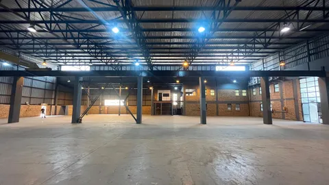 105 Saturn Crescent in Linbro Park has a 1954m² Warehouse Available To Let (24)